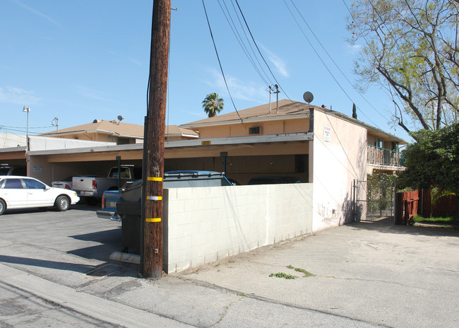 127 W Cypress Ave in Monrovia, CA - Building Photo - Building Photo