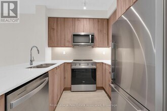 15 Watergarden Dr in Mississauga, ON - Building Photo - Building Photo