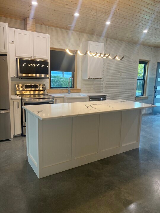 308 N Ave C in Shiner, TX - Building Photo