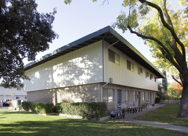 Chestnut Place Apartments in Davis, CA - Foto de edificio - Building Photo