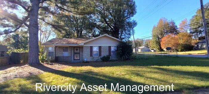 107 Loraine Rd in Memphis, TN - Foto de edificio