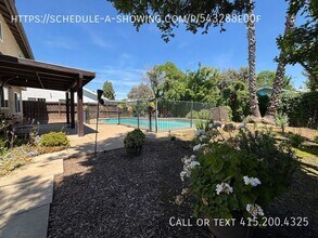 8126 N Mariposa St in Fresno, CA - Building Photo - Building Photo