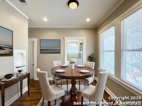 411 E Courtland Pl in San Antonio, TX - Building Photo - Building Photo