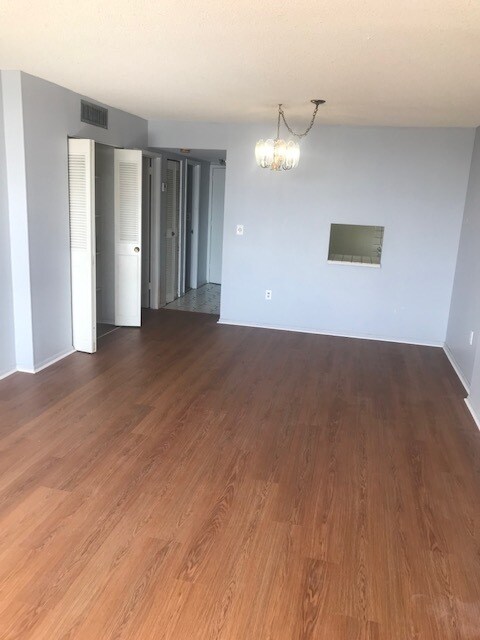 13155 Ixora Ct, Unit 804 in North Miami, FL - Foto de edificio