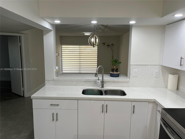 13058 SW 88th Ln-Unit -A101 in Miami, FL - Building Photo - Building Photo