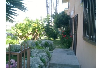 4046 Nicolet Ave in Los Angeles, CA - Foto de edificio - Building Photo