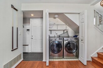 1191 Easton Dr in Carol Stream, IL - Foto de edificio - Building Photo