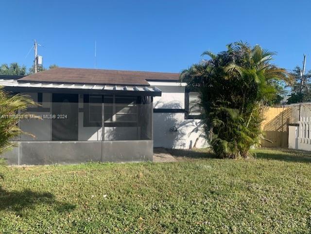 5663 Mayo St in Hollywood, FL - Building Photo