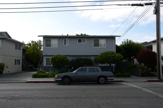 723 Menlo Ave in Menlo Park, CA - Foto de edificio - Building Photo