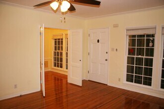 831 Alandele Ave, Unit 831 in Los Angeles, CA - Building Photo - Building Photo