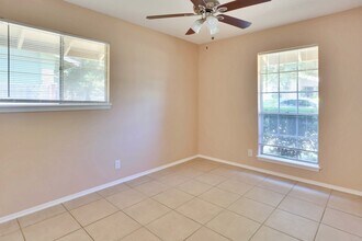 8701 Clarewood Dr in Austin, TX - Building Photo - Building Photo