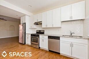 1821 W Leland Ave, Unit 1 in Chicago, IL - Building Photo