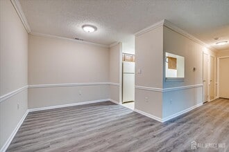 211 Ravens Crest Dr in Plainsboro, NJ - Building Photo - Building Photo