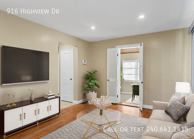 property at 916 Highview Dr