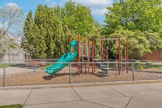 2210 SW 19th St in Redmond, OR - Building Photo - Building Photo