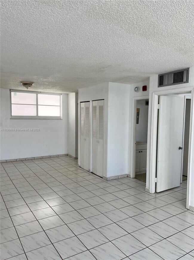 1750 James Ave in Miami Beach, FL - Building Photo - Building Photo