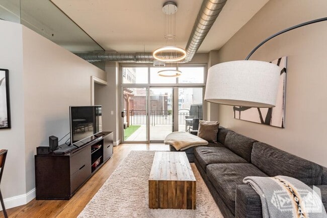 property at 1000 W Adams St