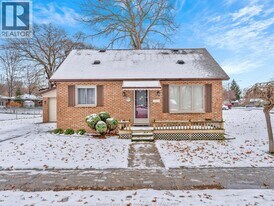 1255 Mayfair Ave in Lasalle, ON - Building Photo