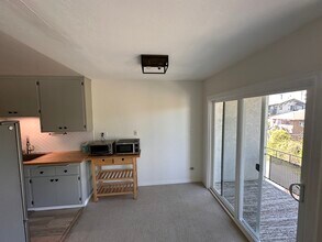 3877 Howe St, Unit 302 in Oakland, CA - Foto de edificio - Building Photo