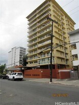 303 Lili?uokalani Ave in Honolulu, HI - Building Photo