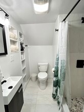 16 Lewis Ave, Unit 1-bedroom in Norwood, MA - Foto de edificio - Building Photo