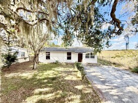 235 W Northside Dr in Lake Wales, FL - Building Photo