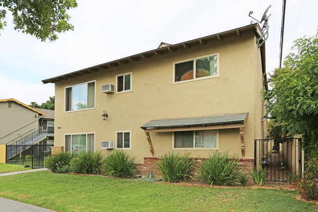 1001 S Tamarack Dr in Fullerton, CA - Foto de edificio - Building Photo