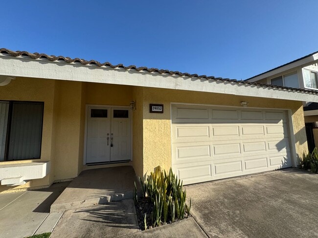 24052 Lindley St in Mission Viejo, CA - Building Photo - Building Photo