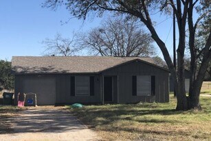 3493 Country Club Rd in Denton, TX - Building Photo