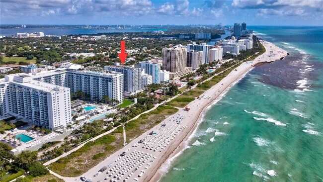 2401 Collins Ave, Unit 1805 in Miami Beach, FL - Building Photo - Building Photo