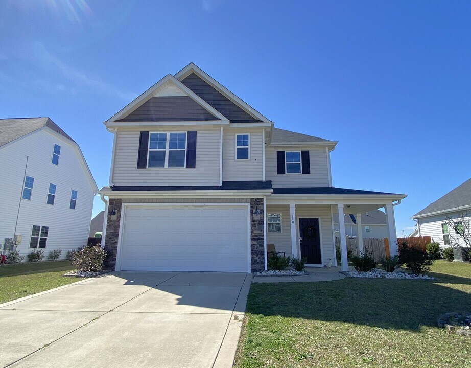 140 Verdmont Dr in Raeford, NC - Foto de edificio