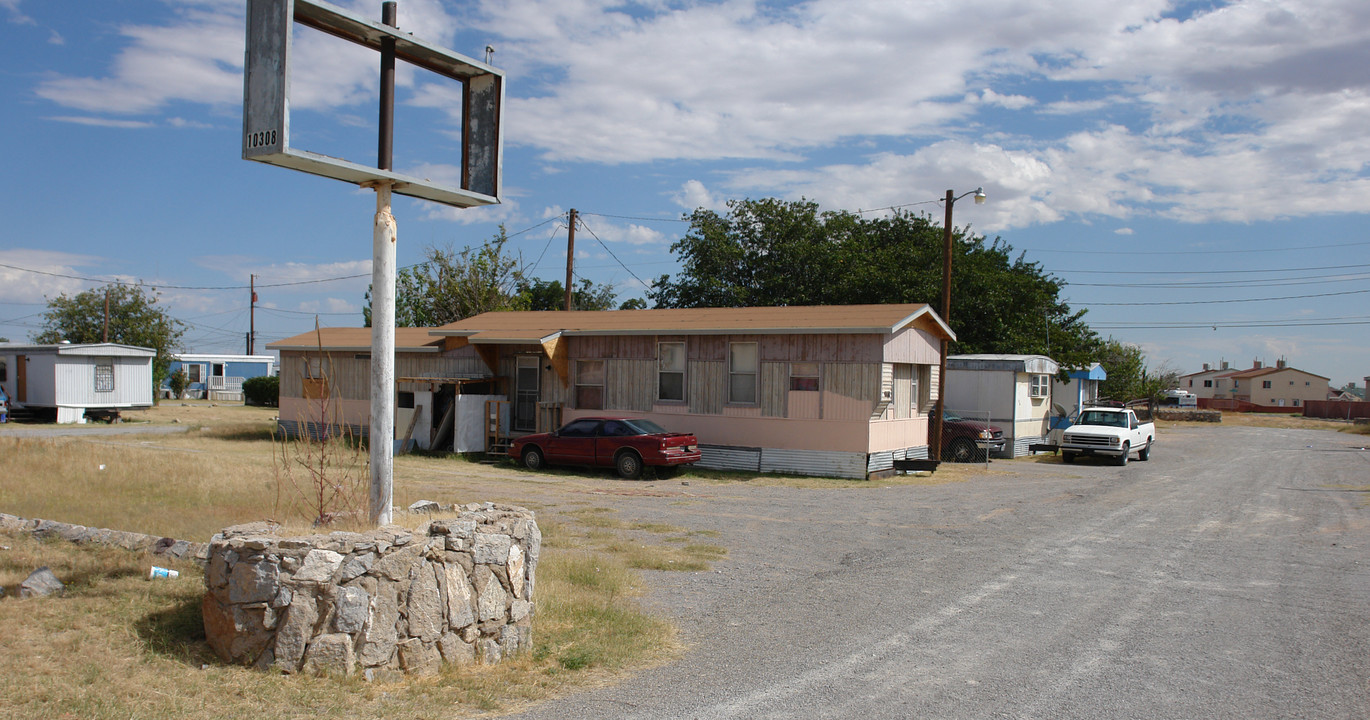 Building C in El Paso, TX - Building Photo