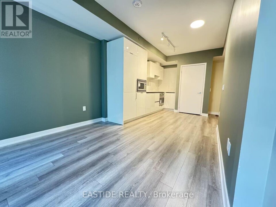 121-1121 St Patrick St in Toronto, ON - Building Photo