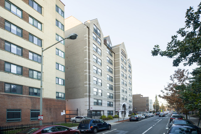 Totten Towers in Washington, DC - Building Photo - Building Photo