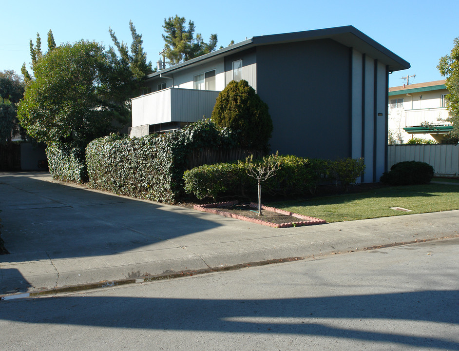 4180 Byron St in Palo Alto, CA - Foto de edificio