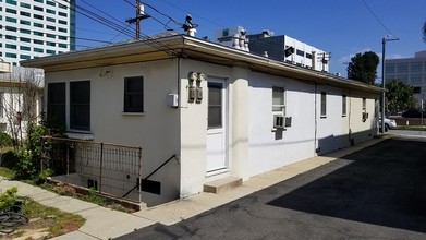 Thomas Terrace in Burbank, CA - Building Photo - Building Photo