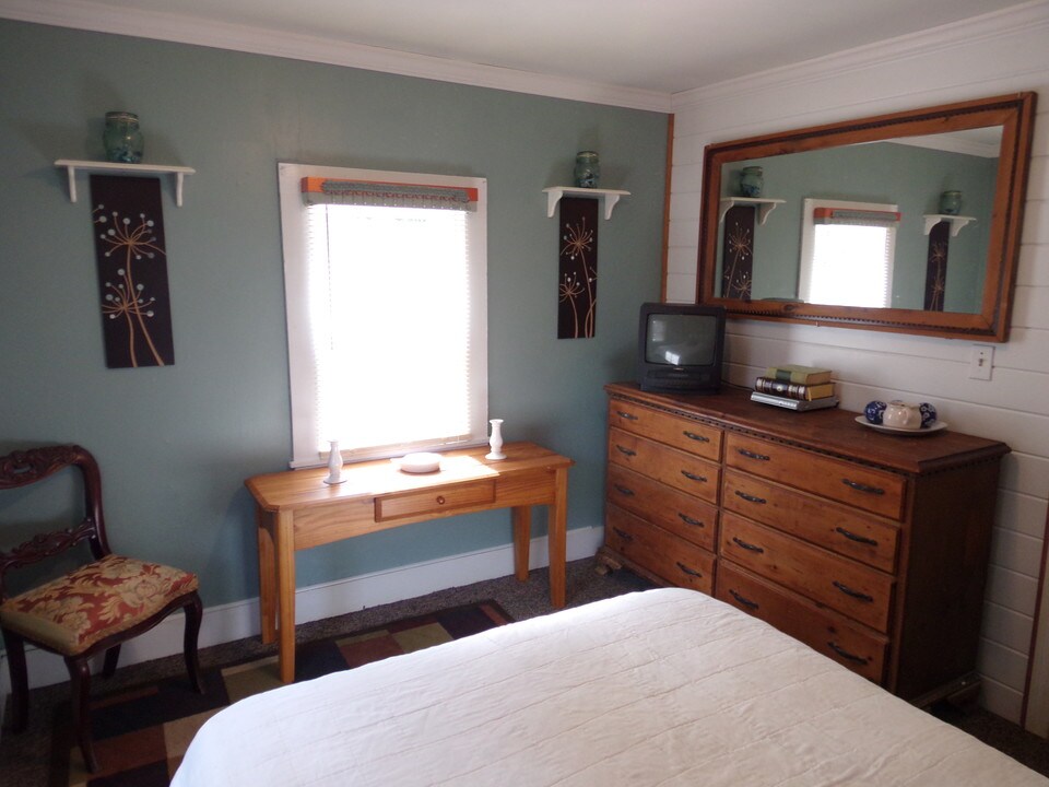 110 Kennebec Rd, Unit Cherry Blossom Cottage Un in Machias, ME - Building Photo
