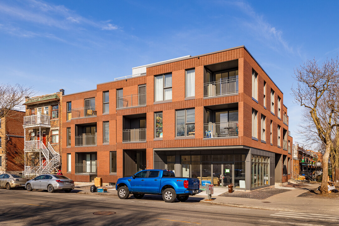 2335-2345 Saint-Zotique St E in Montréal, QC - Building Photo