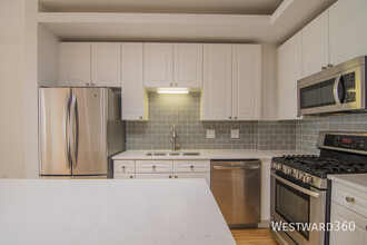 212 W Washington St in Chicago, IL - Building Photo - Building Photo