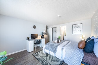 Elevation at the U in Reno, NV - Foto de edificio - Building Photo