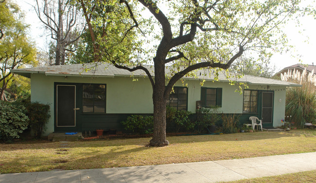 704 Magnolia St in South Pasadena, CA - Foto de edificio - Building Photo