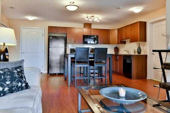 Nevada Place in St. Albert, AB - Building Photo - Building Photo