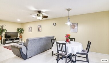 2824 S Bartell Dr in Houston, TX - Foto de edificio - Building Photo