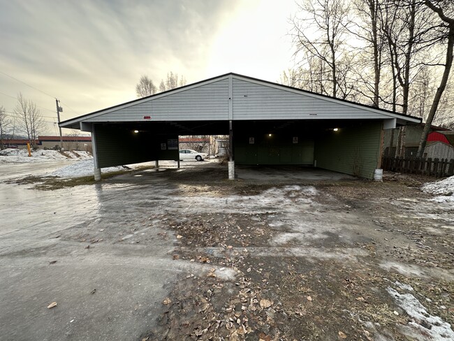 749 Fischer Ave, Unit Bottom floor unit in Anchorage, AK - Foto de edificio - Building Photo