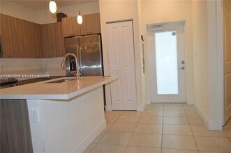 8201 NW 41st St in Doral, FL - Building Photo - Building Photo