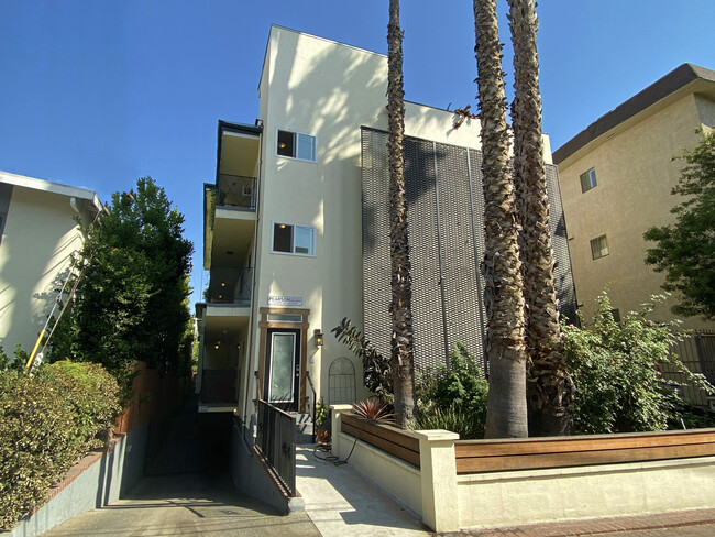 842 Palm Ave in West Hollywood, CA - Building Photo - Primary Photo