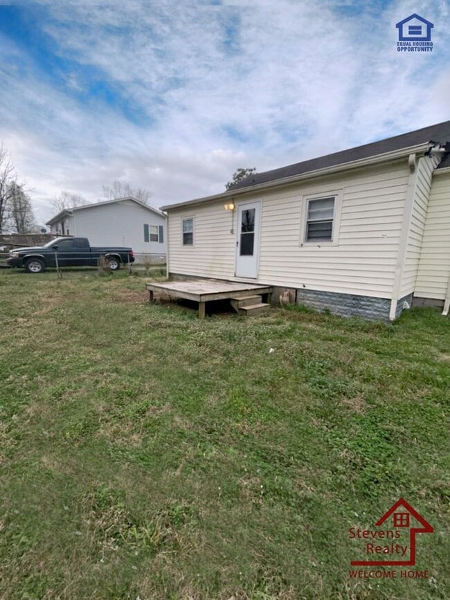 117 Poplar St in McMinnville, TN - Foto de edificio - Building Photo