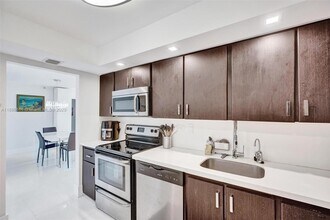 20355 NE 34th Ct in Aventura, FL - Building Photo - Building Photo