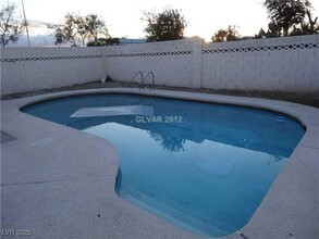 5625 Oxbow St in Las Vegas, NV - Building Photo - Building Photo