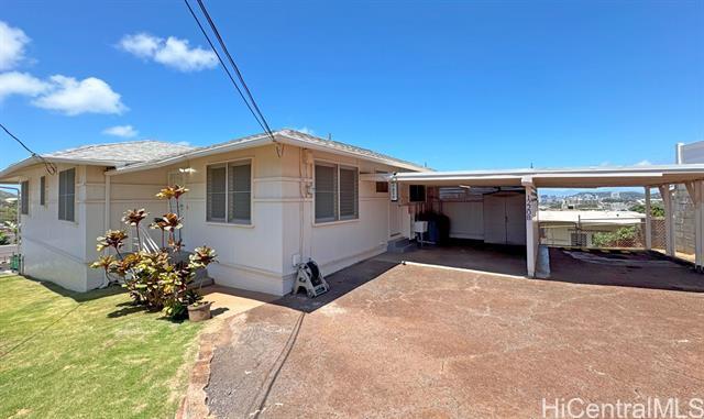property at 1220 Center St
